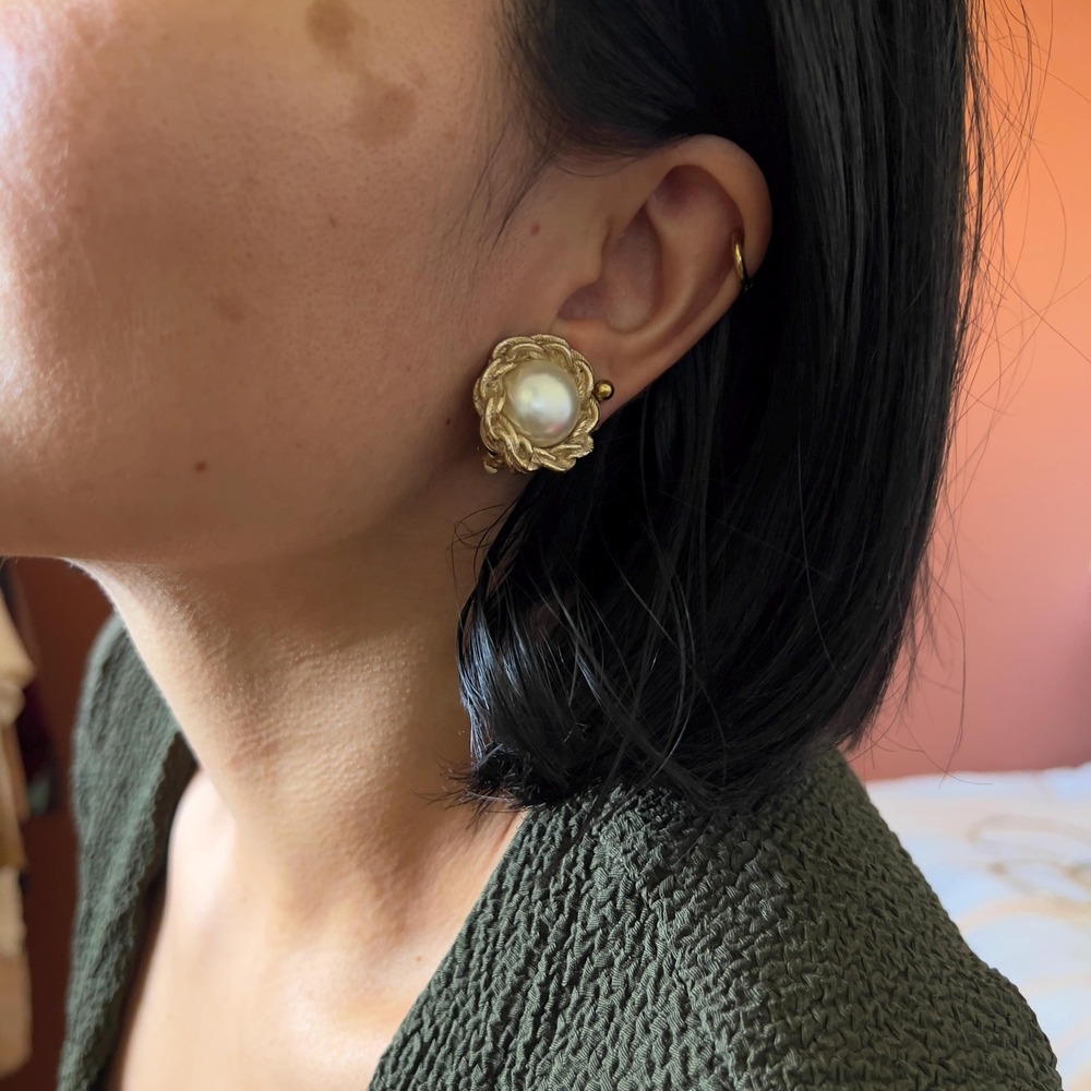 Vintage‎ 1980s Gold Tone Pearl Clip On Statement Earrings Ornate Round